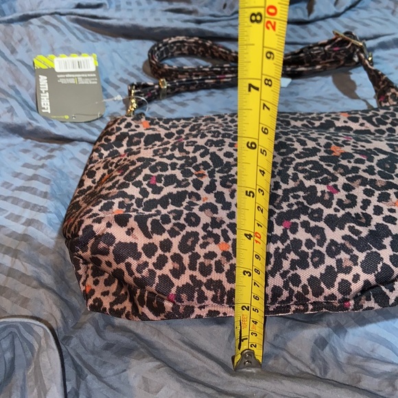 Travelon Anti-Theft Crossbody Bag and Coin Pouch in Leopard RFID Protection NWOT - Picture 6 of 12